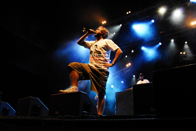 Rapparen Mange Schmidt avslutade första festivalnatten i Helsingborg.
